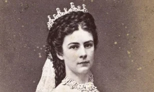 Sissi Monzába látogat