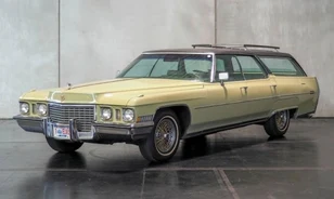 Elvis Cadillacjére és Sissi unokájának diadémjára is lehet licitálni