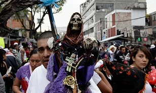 A világhírnévig repítette a mexikói halálistenséget, Santa Muertét a drogháború