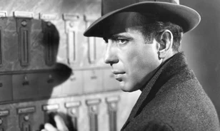 Mindössze 57 évesen hunyt el gégerákban a láncdohányos Humphrey Bogart