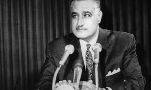 A szuezi válsággal vált az arab világ vezetőjévé Gamal Abdel Nasszer