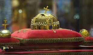 A Szent Korona útjait bemutató kötetet adott ki a Magyar Tudományos Akadémia