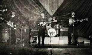 Nem sokon múlt, hogy a fél évszázados Beatles-koncertfotó ne a szemétben végezze