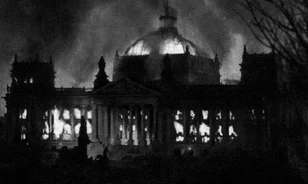 „Aki az utunkba áll, azt leütjük” – a Reichstag felgyújtása volt az ürügy a náci diktatúra kiépítésére