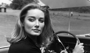 Elhunyt a Goldfinger Bond-lánya, Tania Mallet