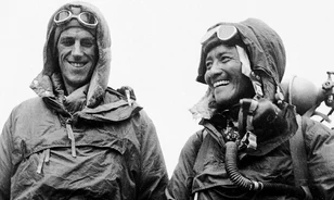 A kilencedik Everest-expedíció második hullámaként ért fel a csúcsra Hillary és Tendzing