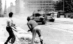 A "fejlődés" gyorsítása váltotta ki az első népfelkelést a keleti blokkban