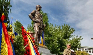 Leleplezték a Budapestet száz éve megszálló román tábornok szobrát Kolozsváron