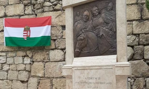 II. András magyar király domborművét avatták fel Izraelben