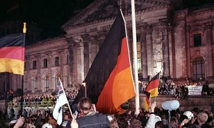 Párhuzamosan kellett kül- és belpolitikailag is legitimálni Németország újraegyesülését
