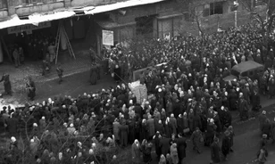 Nagy múltú hagyományt folytatott az 1957-ben megnyílt Divatcsarnok 