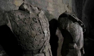 Előkerültek egy pincéből a Halászbástya elveszettnek hitt szobrai