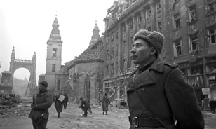 Díszsortűz jelezte Budapest teljes elfoglalását Moszkvában