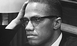 Mekkai zarándoklata után állt a fajok közötti harc pártjáról a békés együttélés mellé Malcolm X