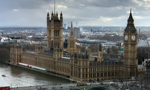 Több száz éves titkos átjárót találtak a brit parlament épületében