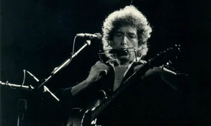 Több, mint kétmillió dollárért árulják Bob Dylan híres dalának kéziratát
