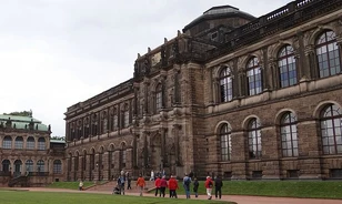 Ismét nyitva áll a felújított drezdai Sempergalerie