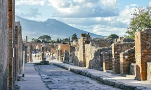 Újra látogathatók Pompeji romjai, jövő héttől pedig a római Colosseum is