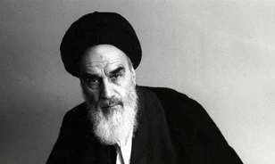 Lopásért kézlevágás, hűtlenségért megkövezés járt Khomeini ajatollah Iránjában