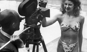 „Akár az atombomba, a bikini kicsi és pusztító”