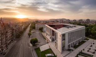A kinyíló zárt világ: a megújult Ludovika