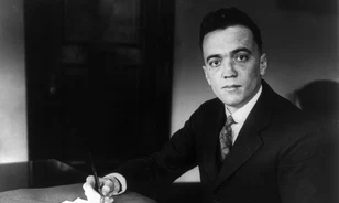 Kit titulált „rögeszmés, degenerált szexuális késztetésű kandúrnak” J. Edgar Hoover FBI-igazgató?