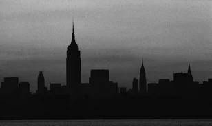 Háború sújtotta övezetté változott New York a „rémület éjszakáján”