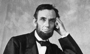 Elindult a licitálás Abraham Lincoln vérfoltos táviratba csomagolt hajtincséért