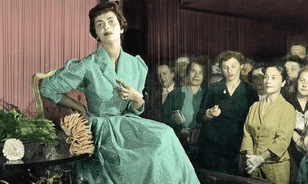 „A dolgozó nő öltözködjék egyszerűen és jól” – divat a II. világháborútól a rendszerváltásig