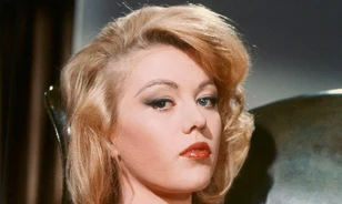 Elhunyt Margaret Nolan, az aranytestű Bond-lány