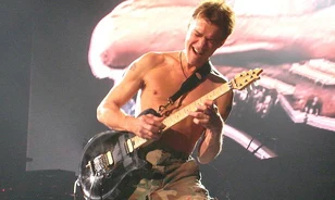 Kalapács alá kerül Eddie Van Halen két ikonikus gitárja