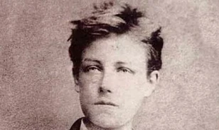 Gyalog átkelt az Alpokon, majd bejárta Délkelet-Ázsiát és Afrikát a hányatott sorsú Rimbaud