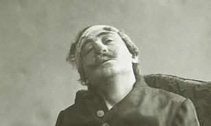 Bár mestere kételkedett tehetségében, a színészlegendák közé emelkedett Pethes Imre