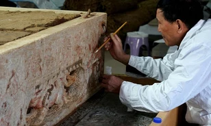 Buddhista és zoroasztriánus elemeket egyaránt tartalmazó 1400 éves síremléket tártak fel Kínában