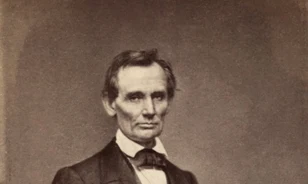 A rossz nyelvek szerint kiállhatatlan felesége üldözte a politikába Abraham Lincolnt