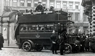 A kalauznak kellett bátorítania az utasokat az első, 1915-ös budapesti buszjáratra