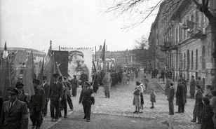 1953. március 5-e után nem volt tanácsos nyilvánosan mosolyogni