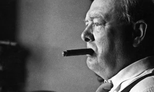 32 ezer fontért kelt el Winston Churchill bársonypapucsa