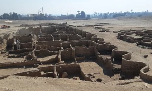 Megtalálták III. Amenhotep egyiptomi fáraó aranyvárosát Luxorban
