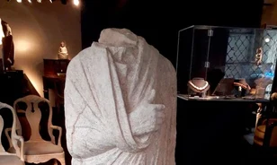 Szolgálaton kívüli olasz rendőrök füleltek le egy lopott római szobrot Brüsszelben
