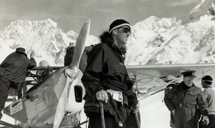 Nyolc sikertelen expedíció után sikerült meghódítani a Mount Everest csúcsát