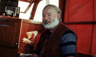 Balesete után az újságok már halottnak nyilvánították, végül a családi átok vitte sírba Hemingwayt