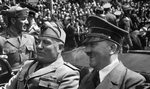 A háborús kudarcok hatására saját pártja is Mussolini ellen fordult, a németek bábjaként érte a vég