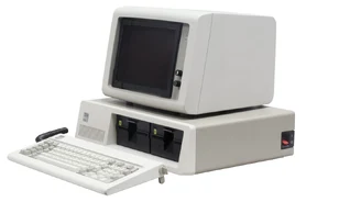 Az 1981 nyarán bemutatott IBM PC minden idők legnagyobb hatású személyi számítógépévé vált