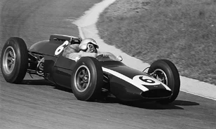 Gyermekkori baleset miatt bicegve tudott csak járni a Forma-1 csillaga, Bruce McLaren