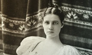 Új műfajt teremtett leleplező riportjaival az első száguldó riporter, Nellie Bly