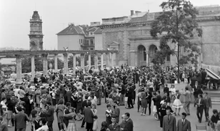 A kultúrmisszió nevében pofonokat is osztottak, mégis egy nemzedék lelt otthonra az Ifiparkban