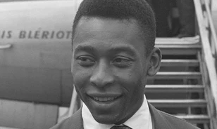 Rongyokkal kitömött női harisnyákkal kezdte pályafutását a labdarúgás zsenije, Pelé