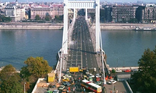 A harmadik Magyar Köztársaság legnagyobb válságával fenyegetett a taxisblokád