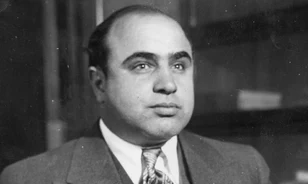 A makulátlan üzletember pózában tetszelgett Al Capone, az alvilágot irányító maffiavezér